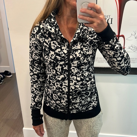 Lululemon jacket - Picture 8 of 8